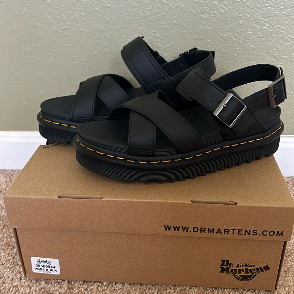 NIB DR MARTENS VOSS II SANDALS BRAND NEW NEVER WORN